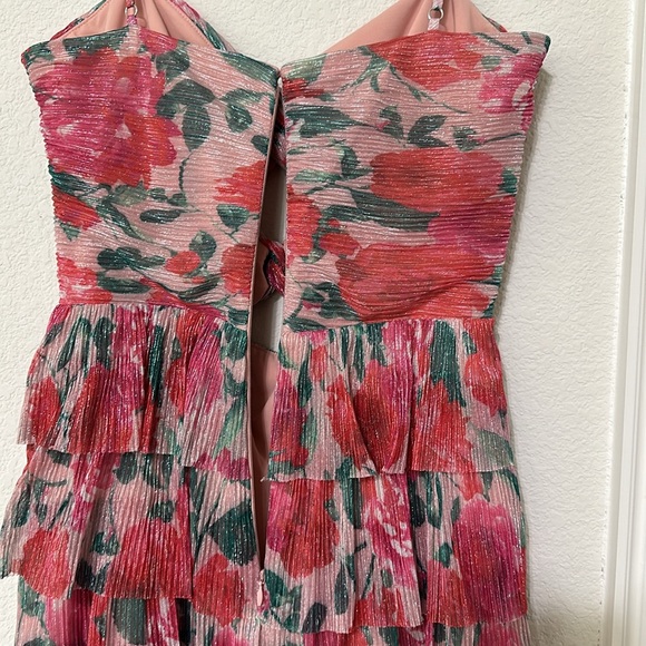 NWT Gianni Bini
Grace Plisse Floral Print Sweetheart Neck Cut-Out Tiered Dress - Picture 11 of 12